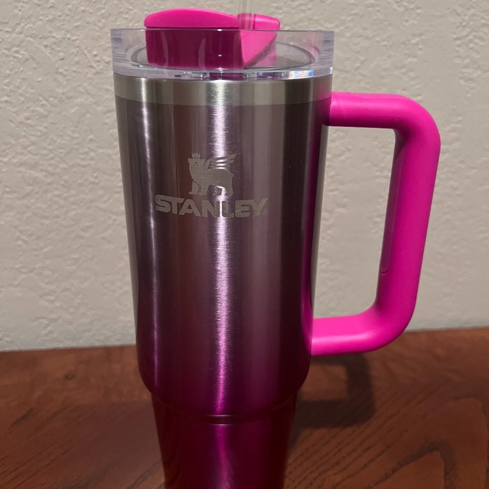 NWOT Stanley 30oz Quencher H2.0 FlowState Tumbler Pink Ombre Camelia Gradient